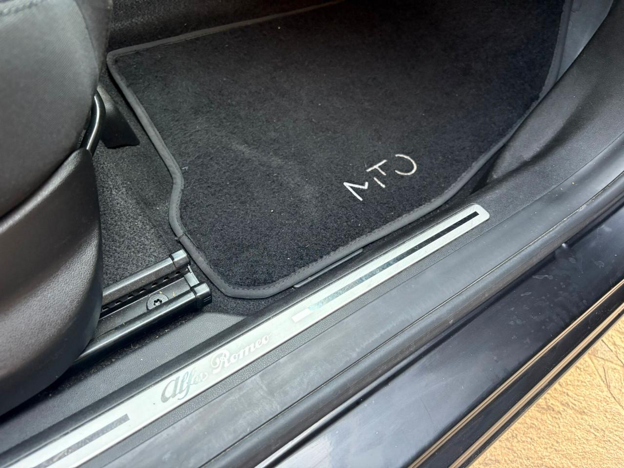 Alfa Romeo MiTo 1.4 105 CV M.air S&S Distinctive Sport Pack