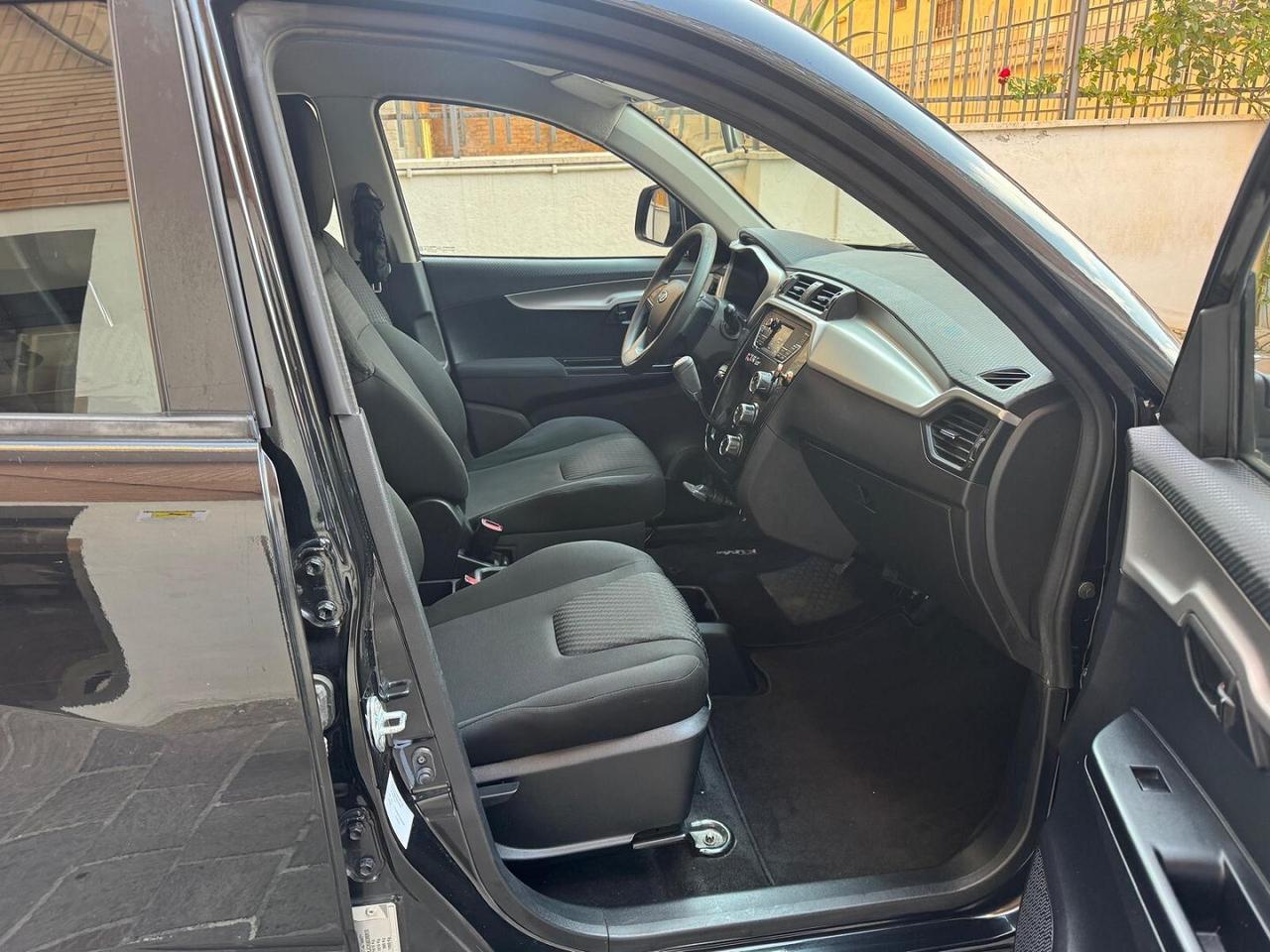 MAHINDRA KUV100 1.2 VVT K8