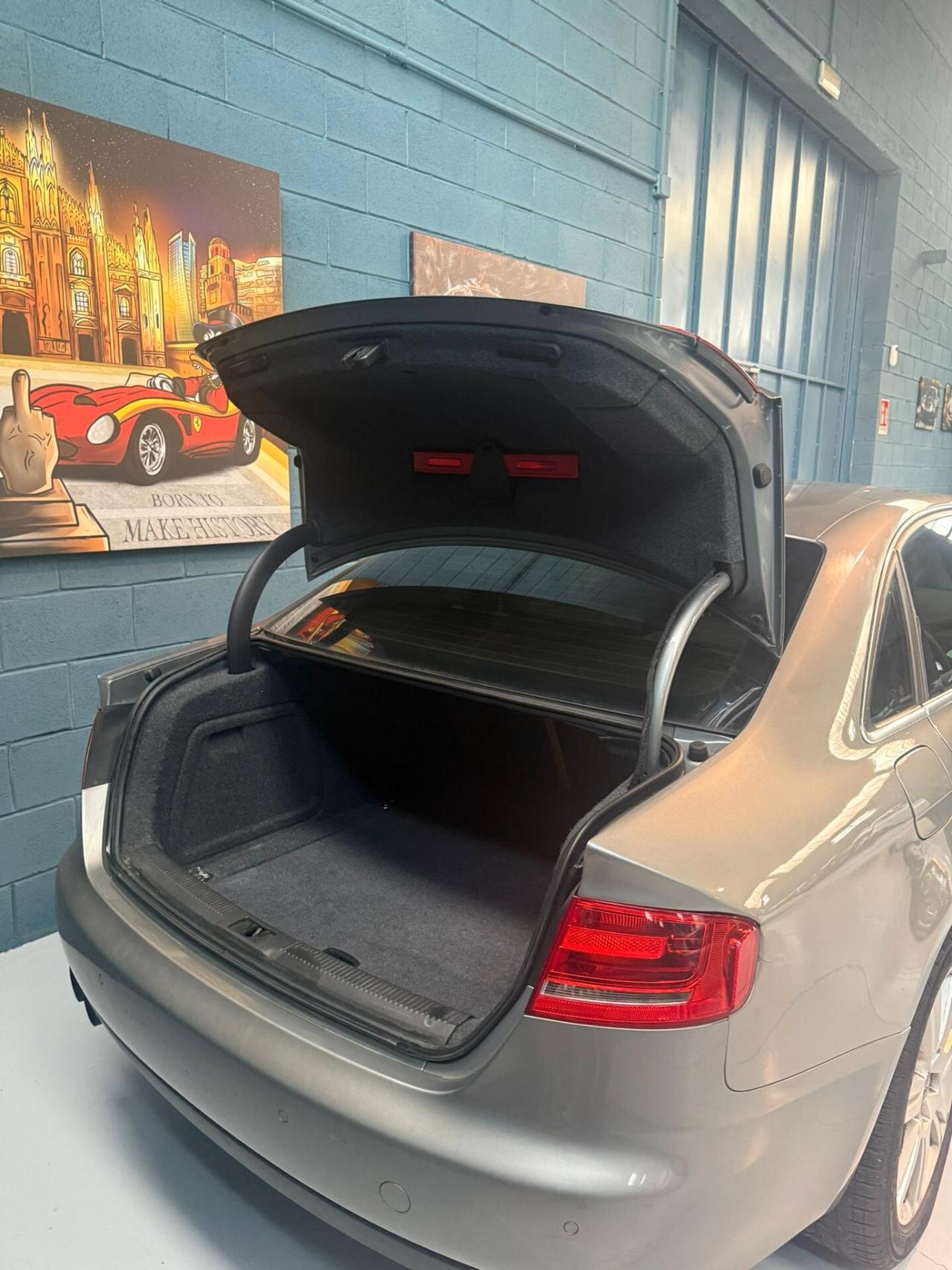 A4 BENZINA BERLINA INTERNI IN PELLE