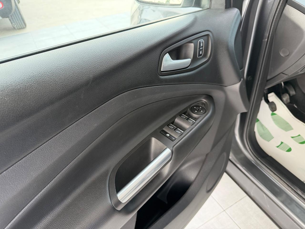 Ford Kuga 1.5 TDCI 120 CV S&S 2WD ST-Line