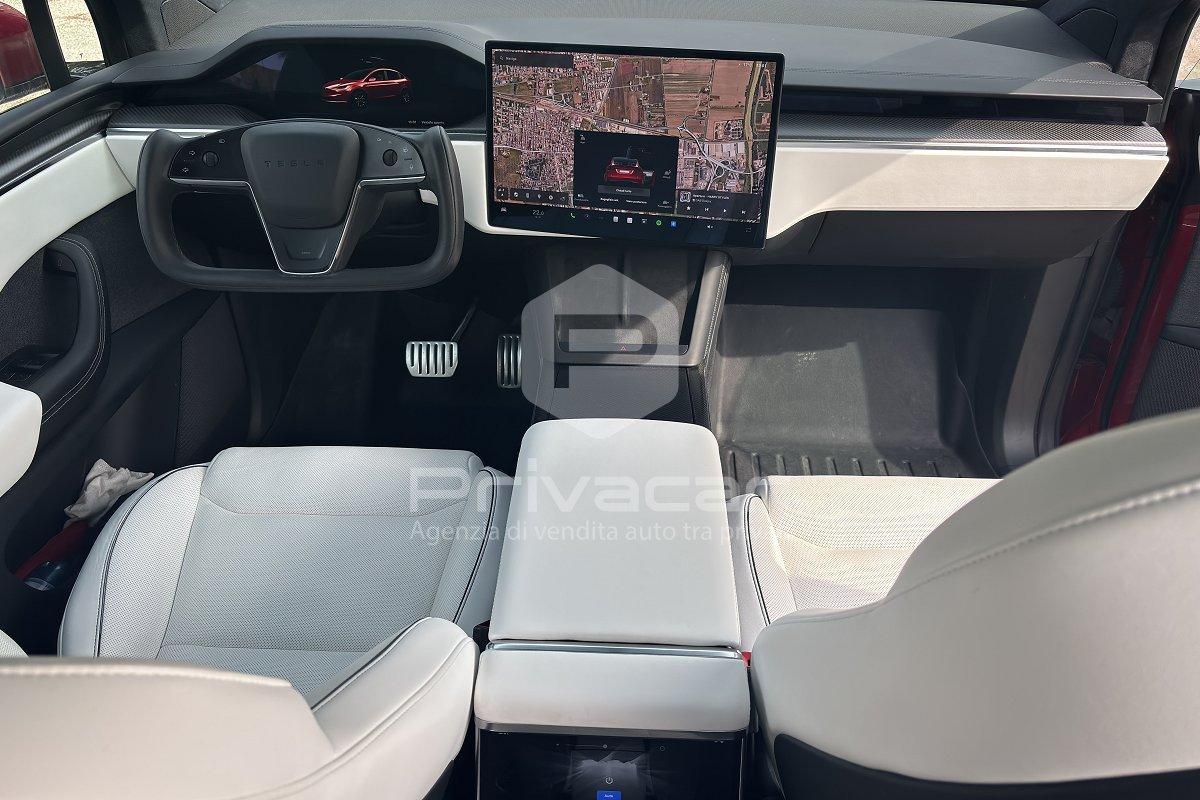 TESLA Model X Plaid
