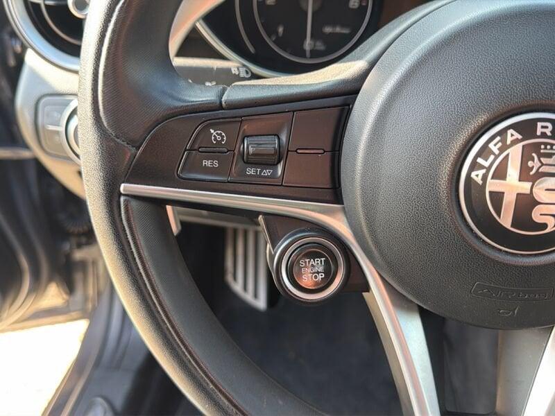 Alfa Romeo Giulia 2.2 Turbo AT8 180CV Super