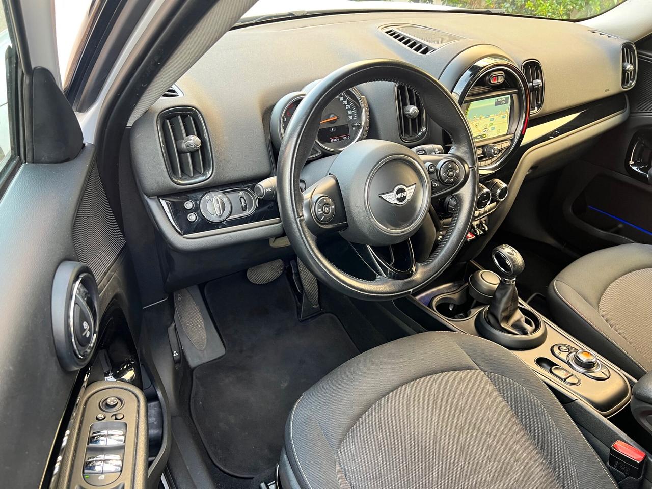 Mini Cooper D Countryman 2.0 Business all4 auto NAVI/LED/17;/LUCI