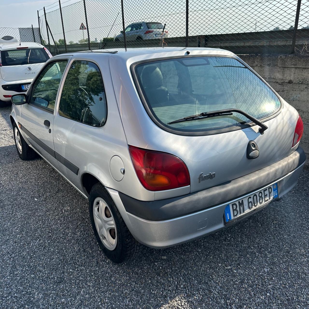 Ford Fiesta 1.2i 16V cat 3 porte Ghia