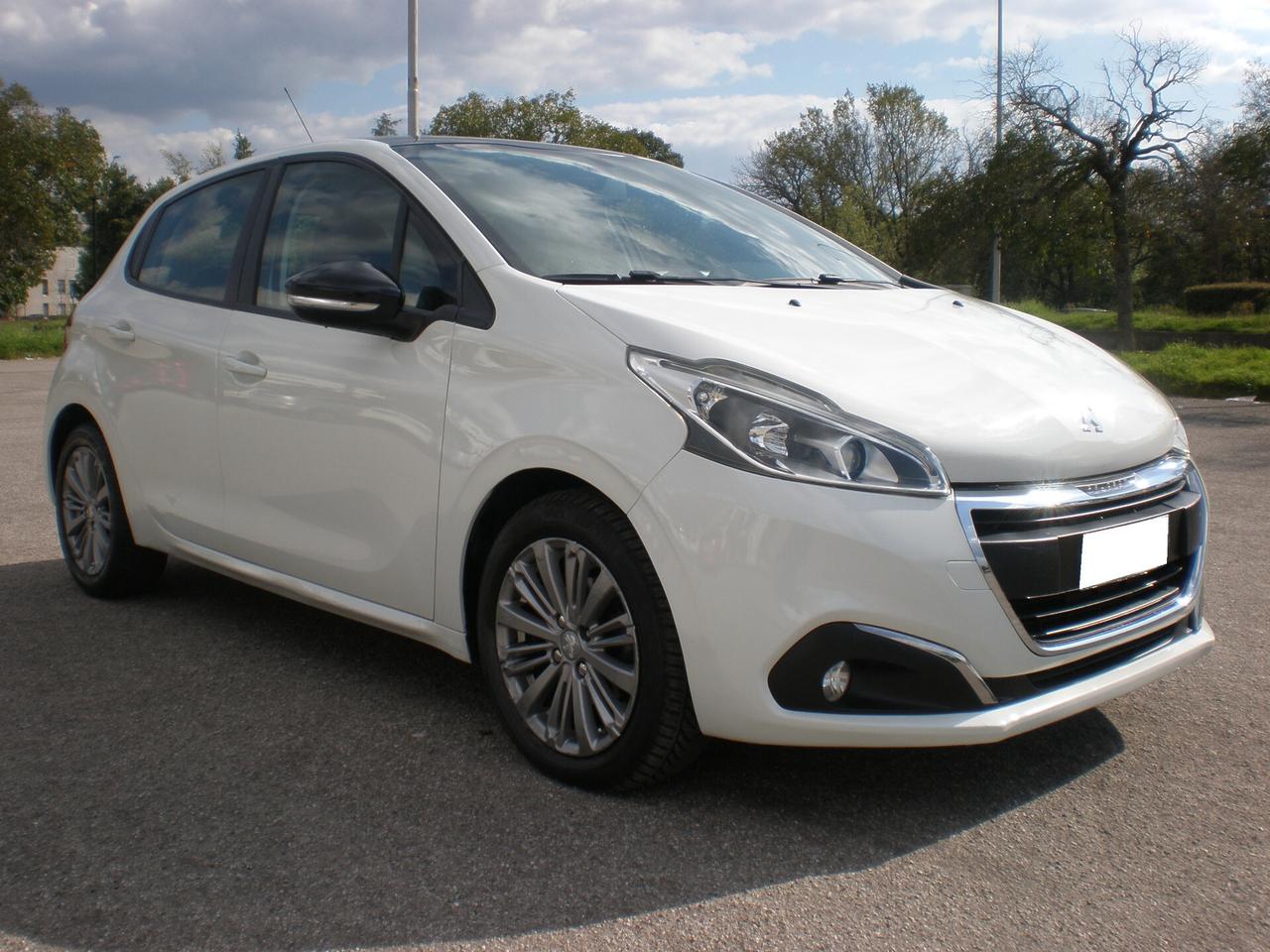 Peugeot 208 1.6 td restyling, bella