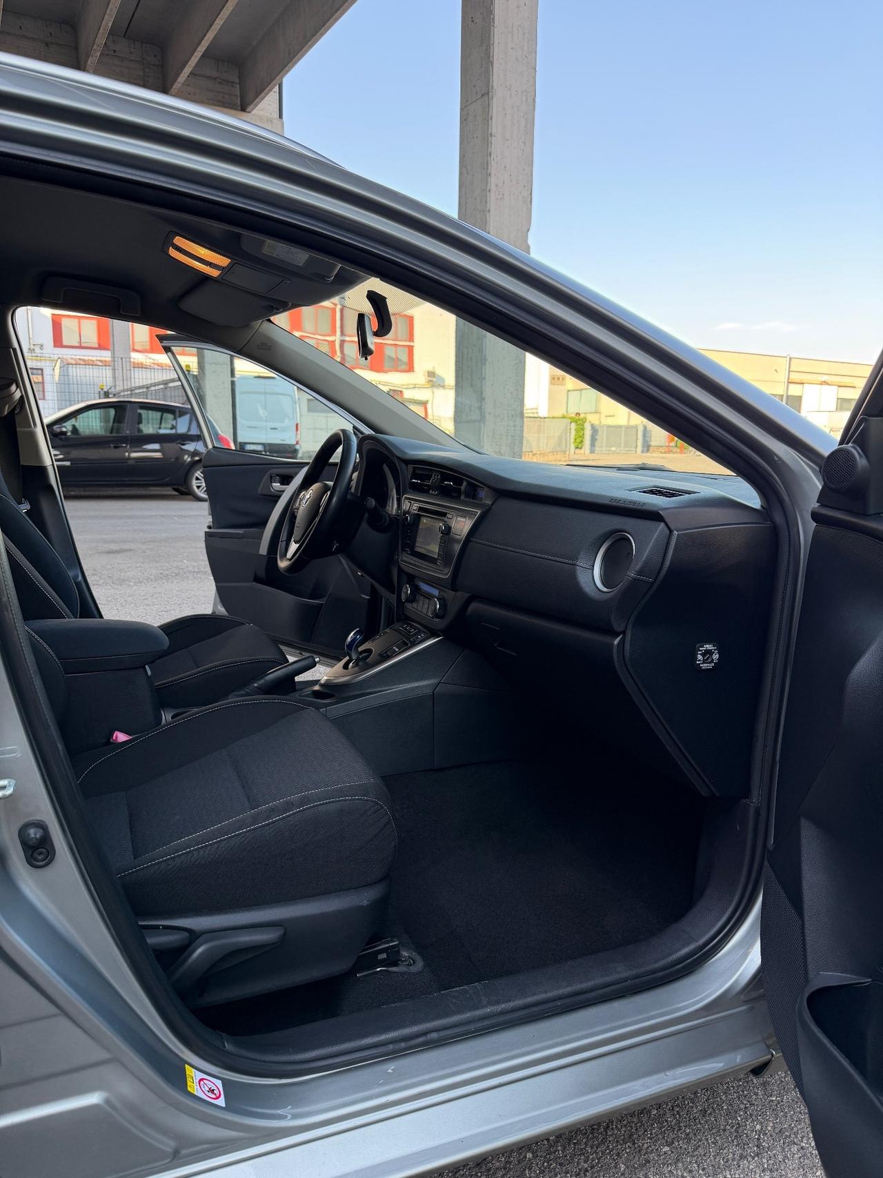 Toyota Auris Touring Sports 1.8 Hybrid Lounge