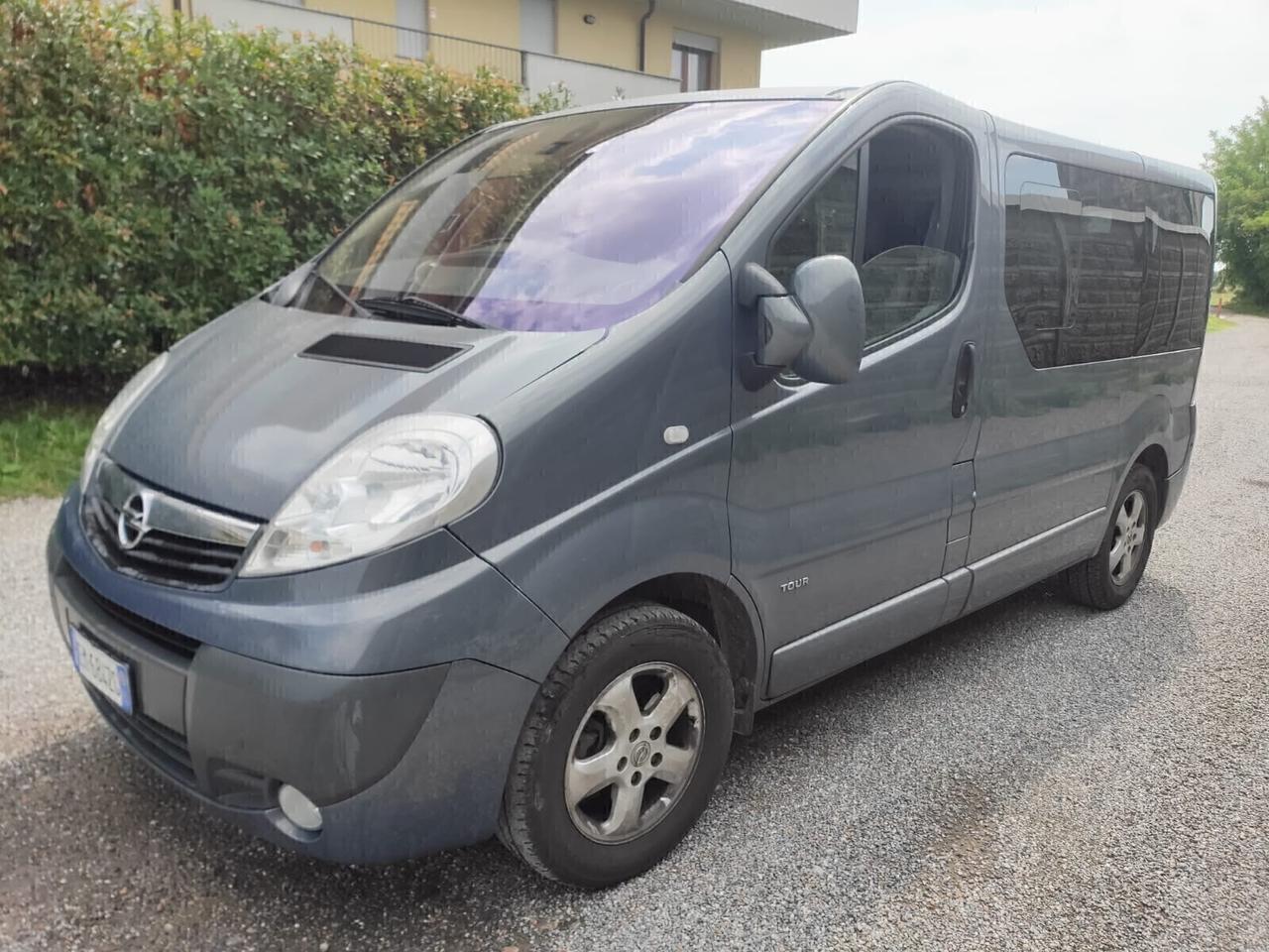 Opel Vivaro Tour Cosmo 9 posti 2012