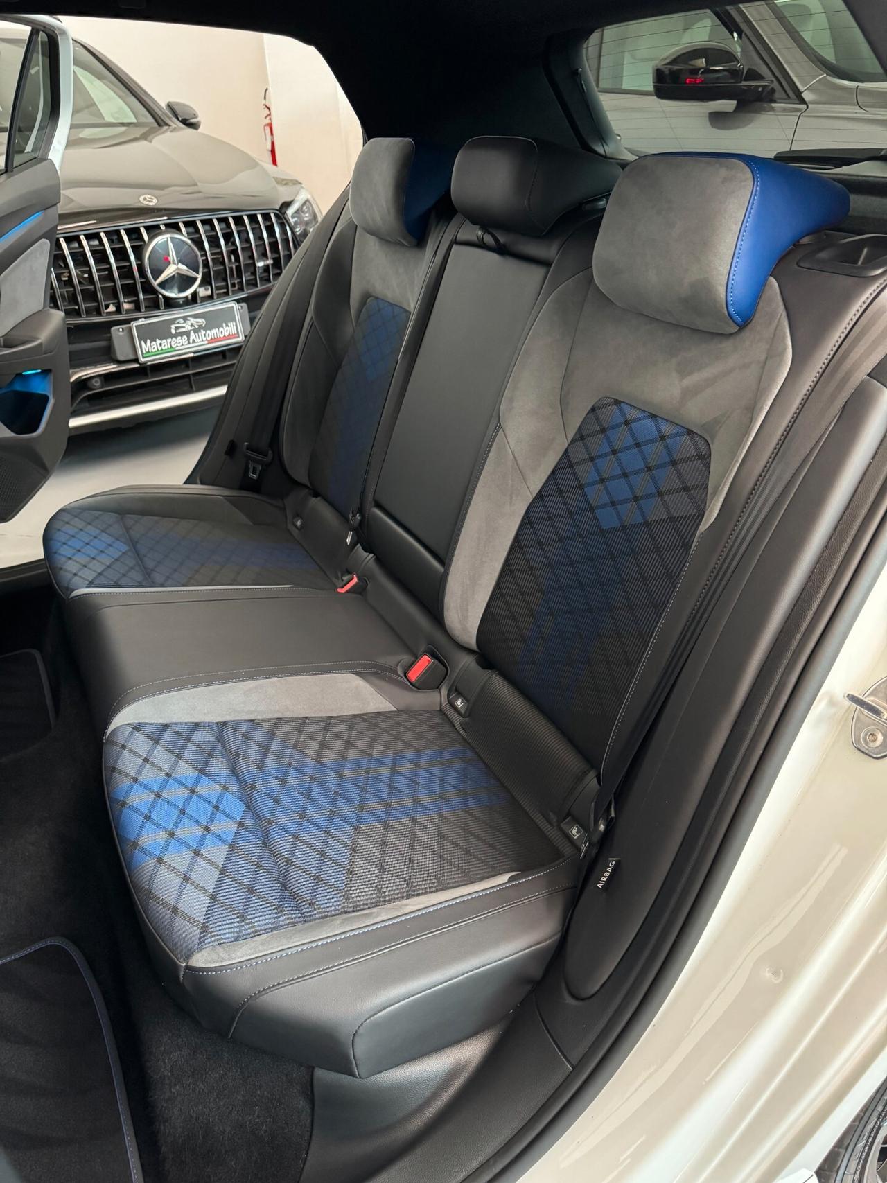 Volkswagen Golf 8 R 4Motion DSG 2.0cc 320cv Tagliandi ufficiali IVA esposta PREZZO REALE