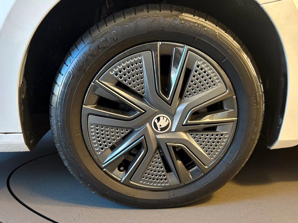 SKODA Fabia 1.0 tsi young edition 95cv del 2025