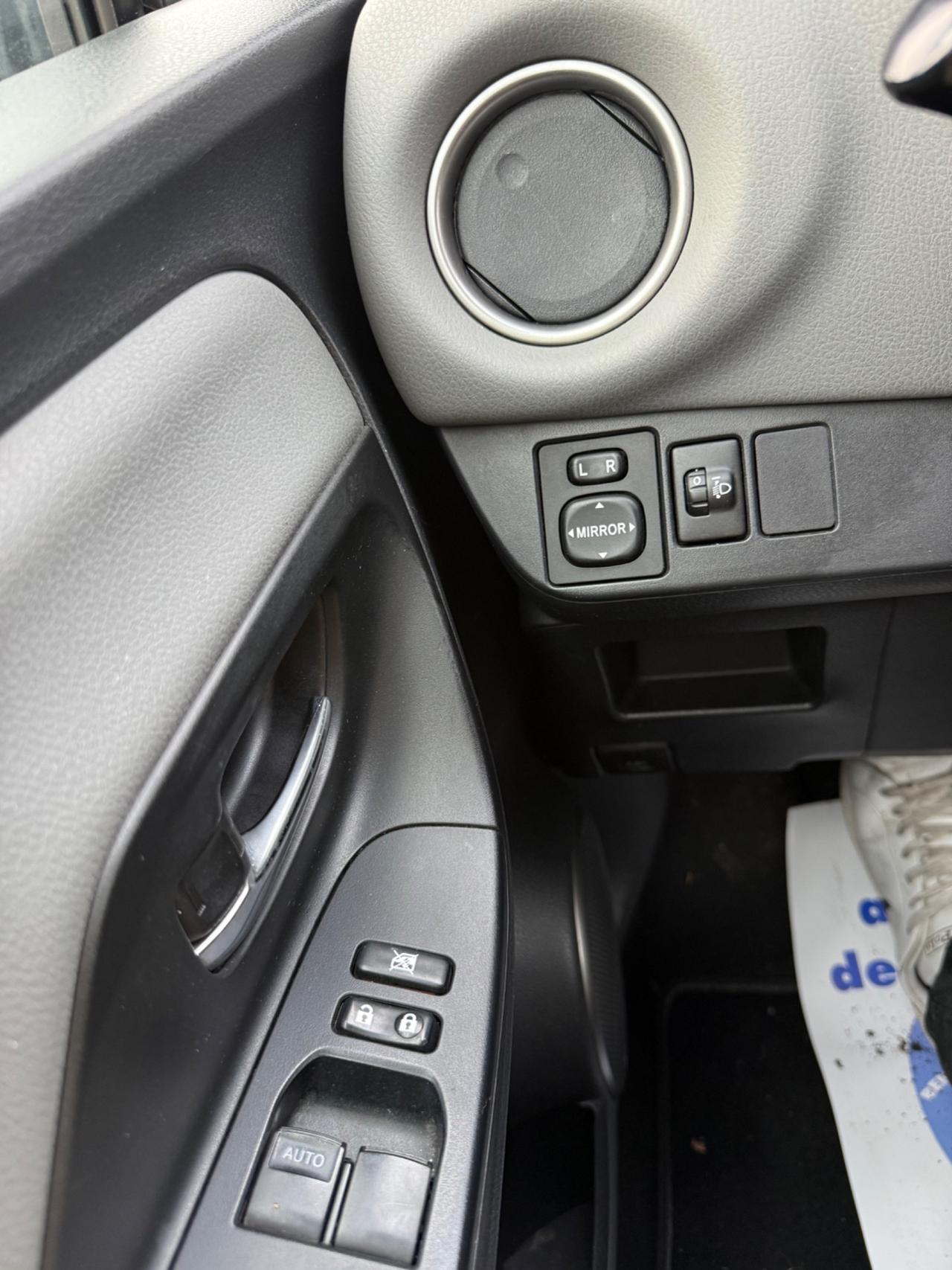 Toyota Yaris 1.0 5 porte Lounge