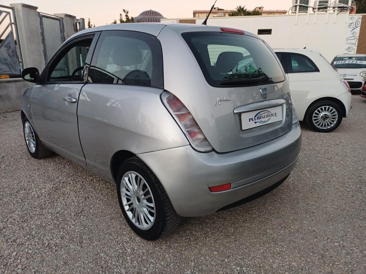 Lancia Ypsilon 1.2 benzina UNICA - 2011