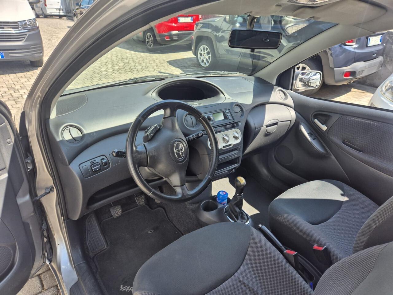 Toyota Yaris 1.0i 16V 3 porte
