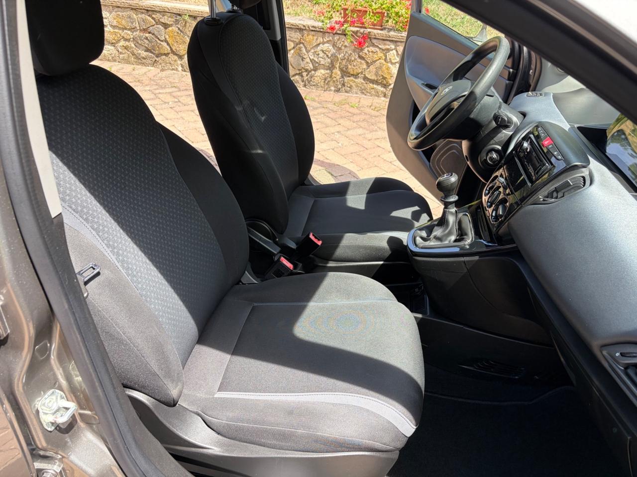 Lancia Ypsilon 1.2 69 CV 5 porte Gold OK NEOPATENTATI