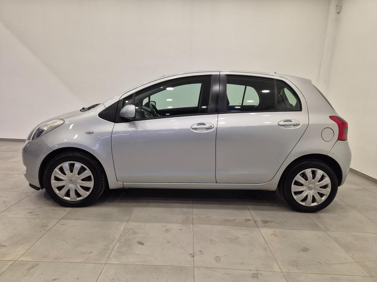 Toyota Yaris 5p 1.3 Navy - NEOPATENTATI - Navi - Clima