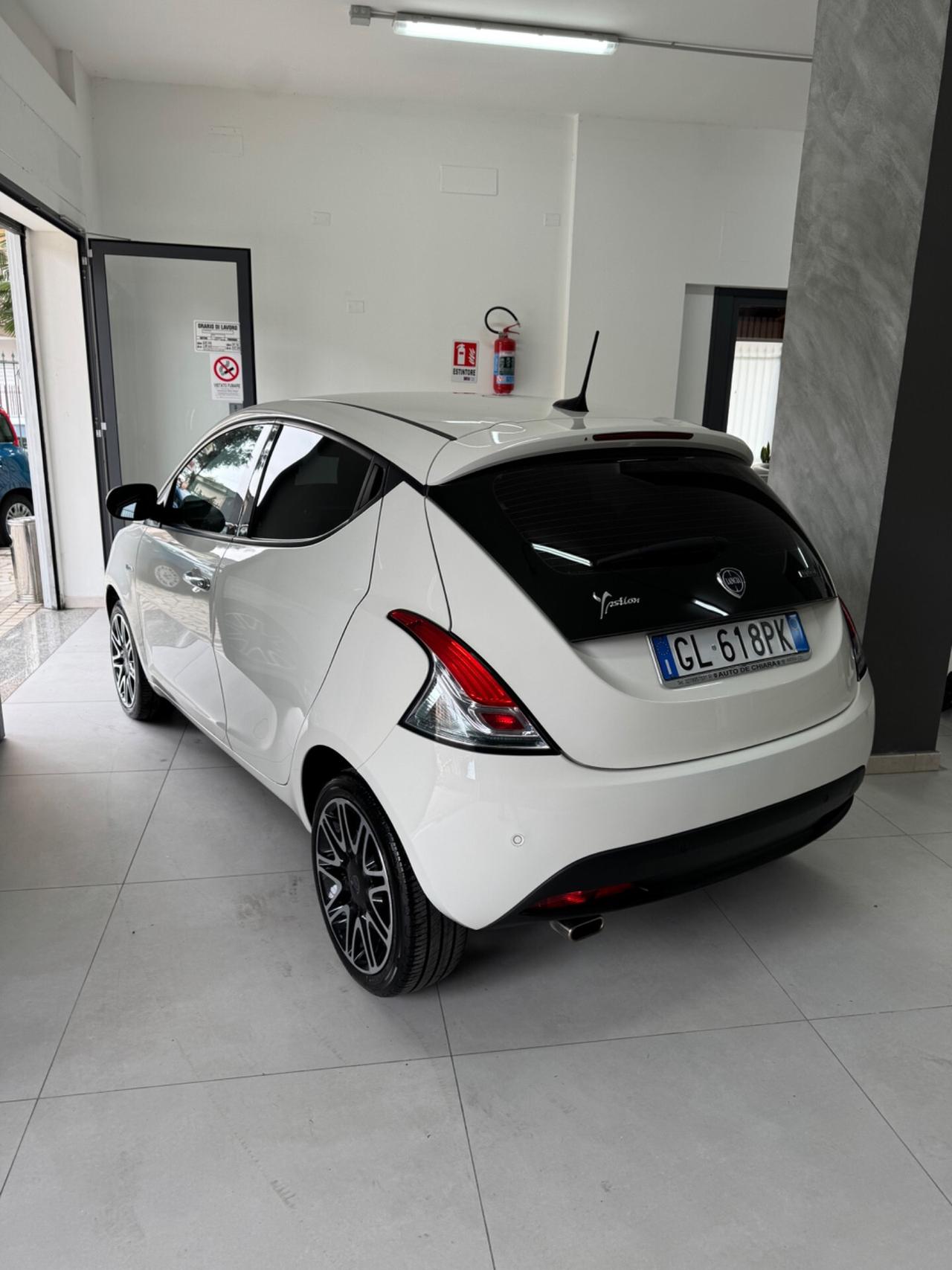 Lancia Ypsilon 1.0 FireFly 5 porte S&S Hybrid Alberta Ferretti