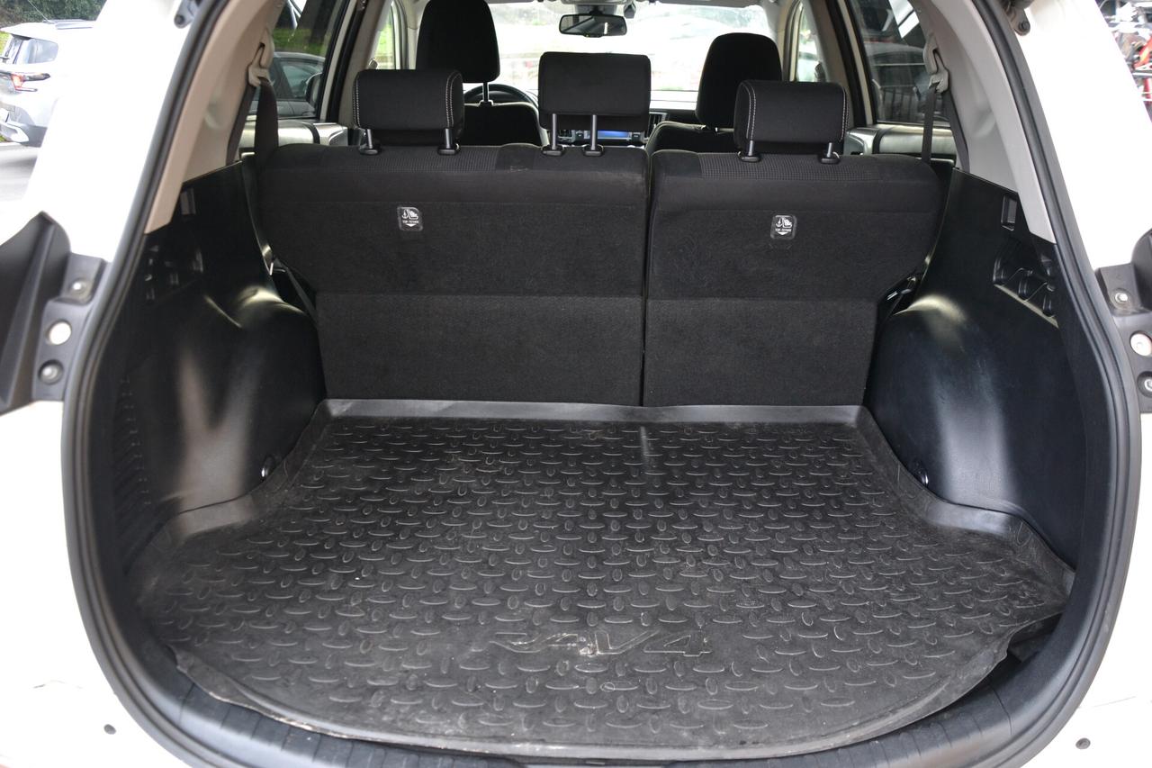 Toyota RAV 4 2.0 D-4D 143CV **NAVI+CRUISE+RCAM+PDC+LED+EURO6B*