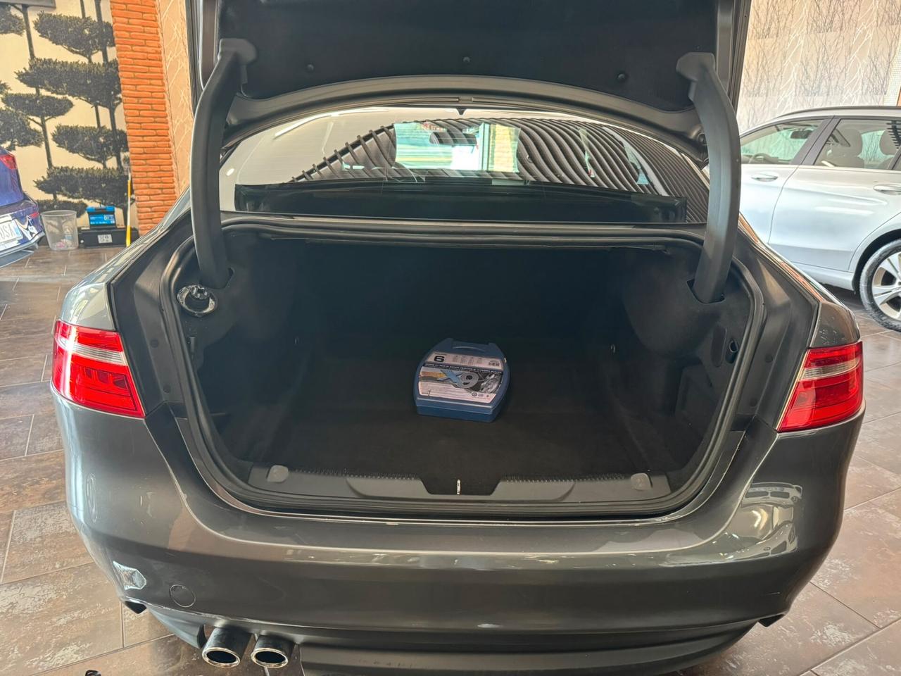 Jaguar XE 2.0 D 180 CV aut. Portfolio