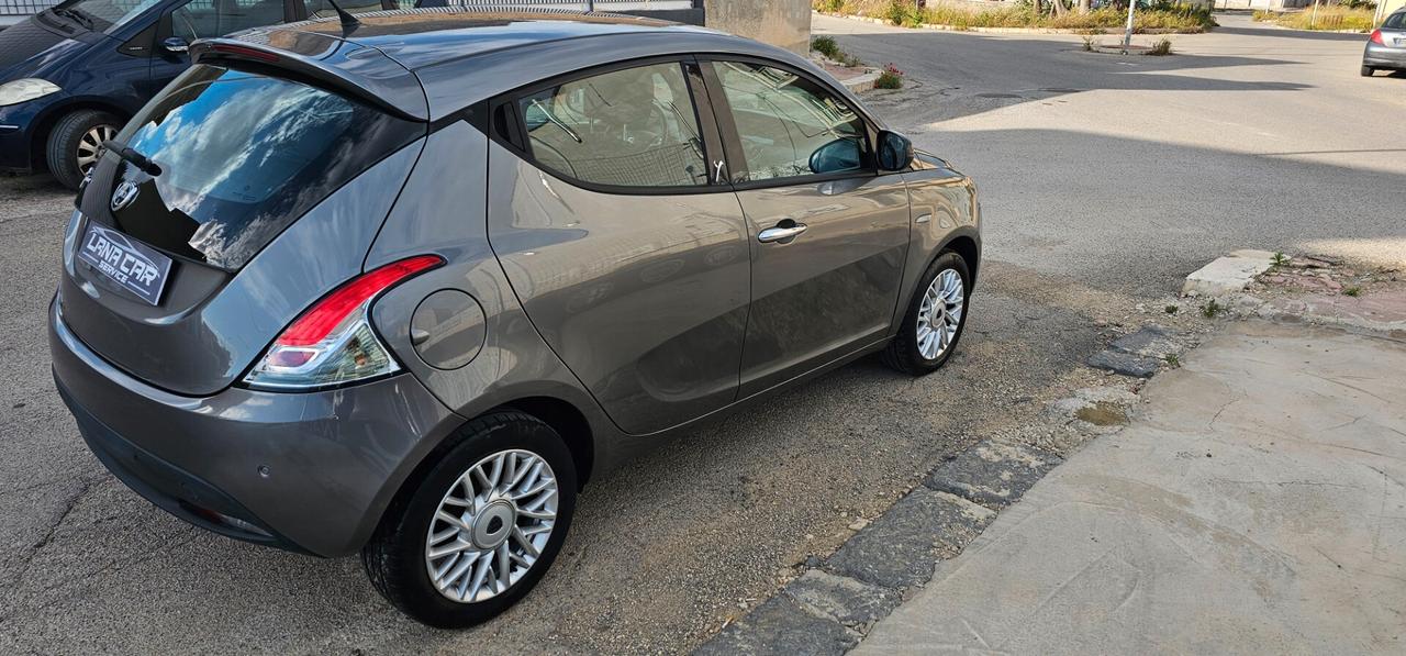 Lancia Ypsilon 1.2 69 CV 5 porte S&S Gold