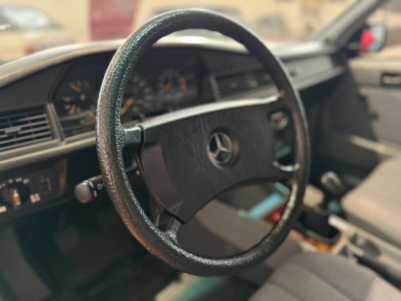 Mercedes-benz 190E 2.0 - ASI - Book Service