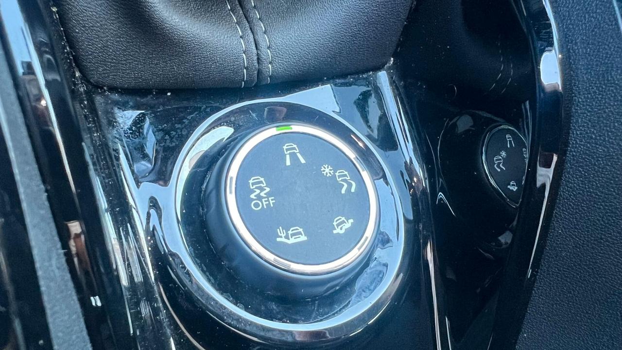 Peugeot 2008 BlueHDi 100 Allure Navi+Retrocamera