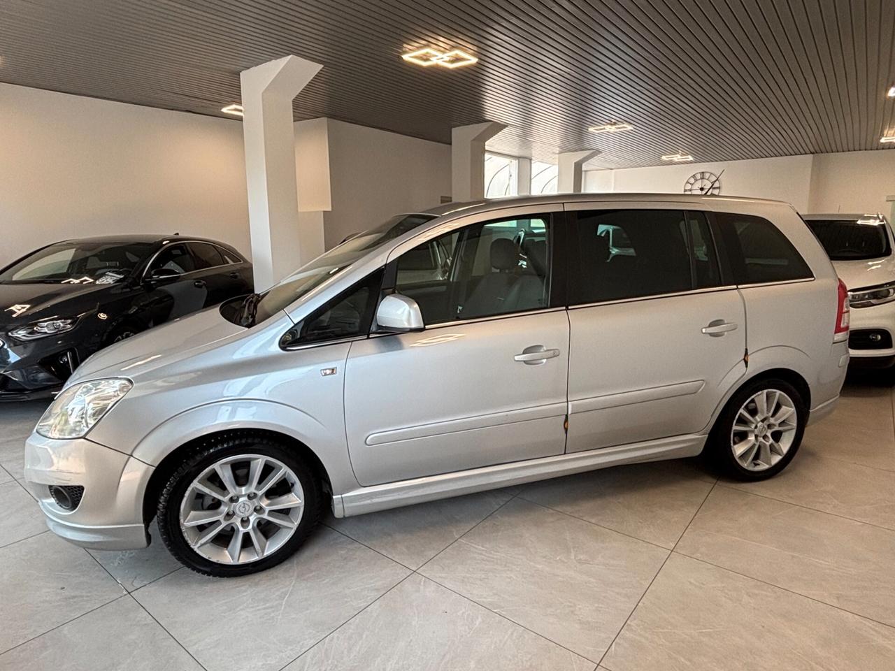 Opel Zafira 1.8 16V VVT Cosmo