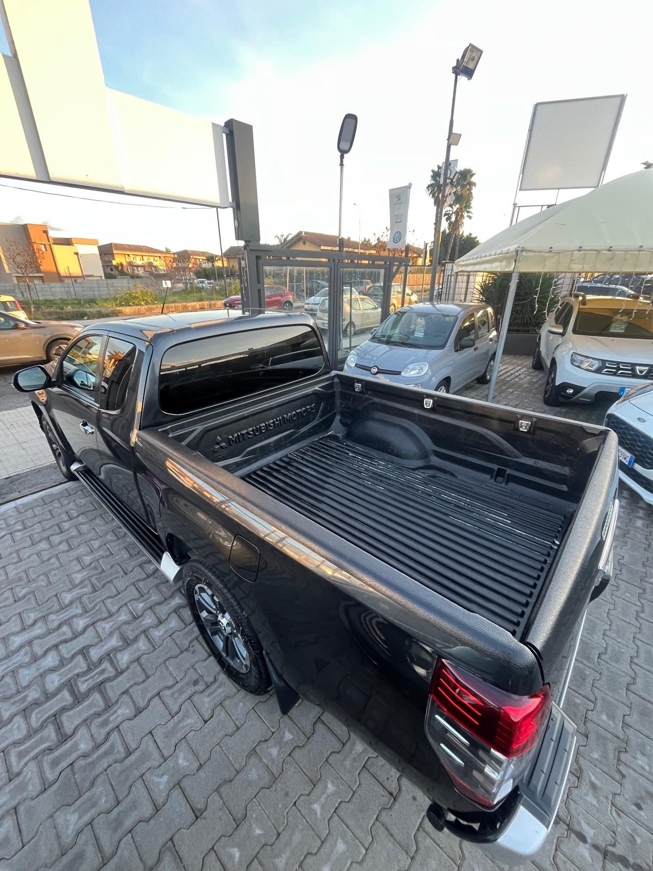 Mitsubishi L200 2.3 D Club Cab 4x4 Super Select Intense