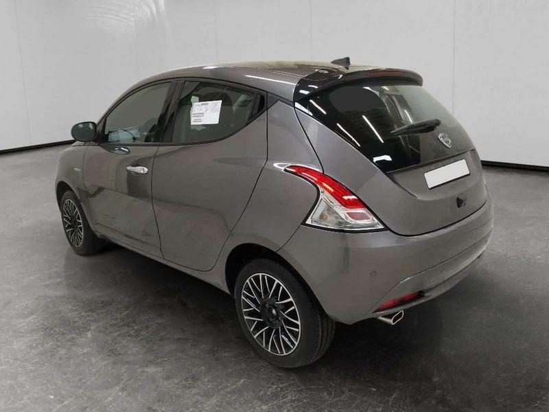 Lancia Ypsilon 1.0 firefly hybrid Platino s&s 70cv