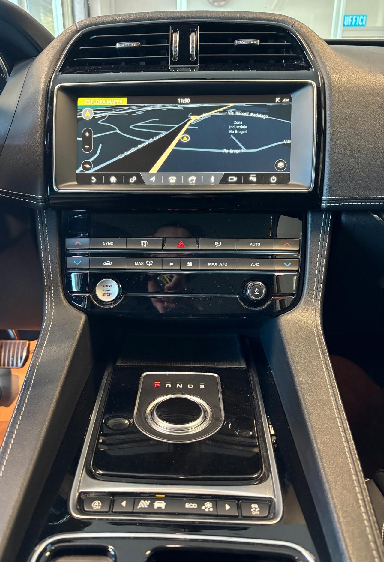 Jaguar F-Pace 2.0d i4 R-Sport 180cv *TAGLIANDI CERTIFICATI *
