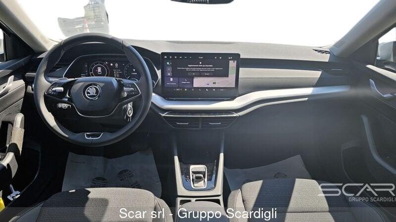 Skoda Octavia 2.0 TDI 150 CV DSG Wagon Executive con FARI MATRIX E CERCHI D 18