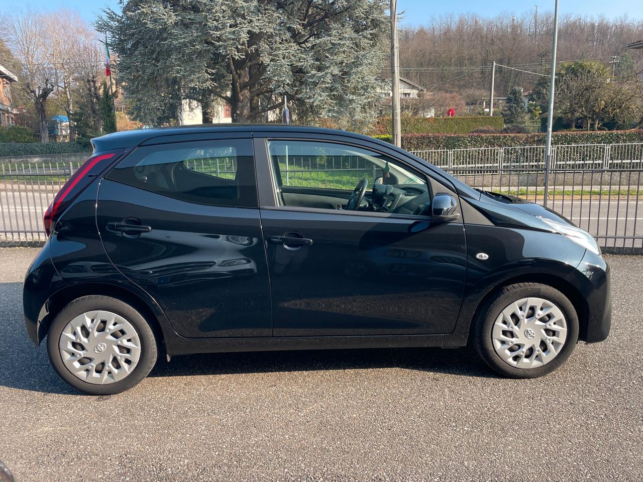 Toyota Aygo 1.0 VVT-i 72 CV 5 porte x-business MMT