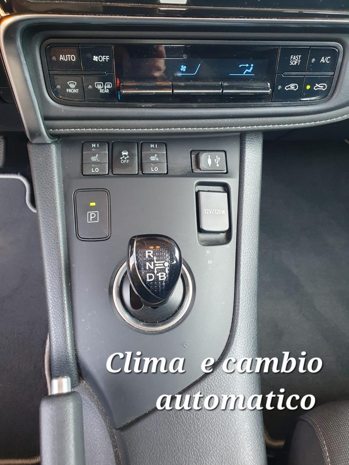 Toyota Auris TOYOTA 1.8 HYBRID LOUNGE CVT