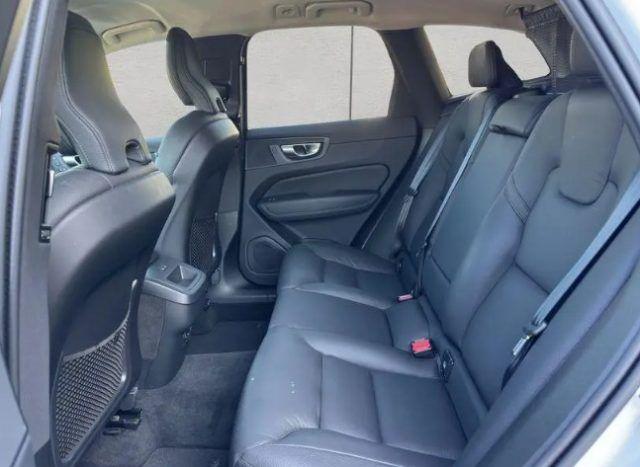 VOLVO XC60 B4 (d) AWD automatico Plus Dark N1Autocarro