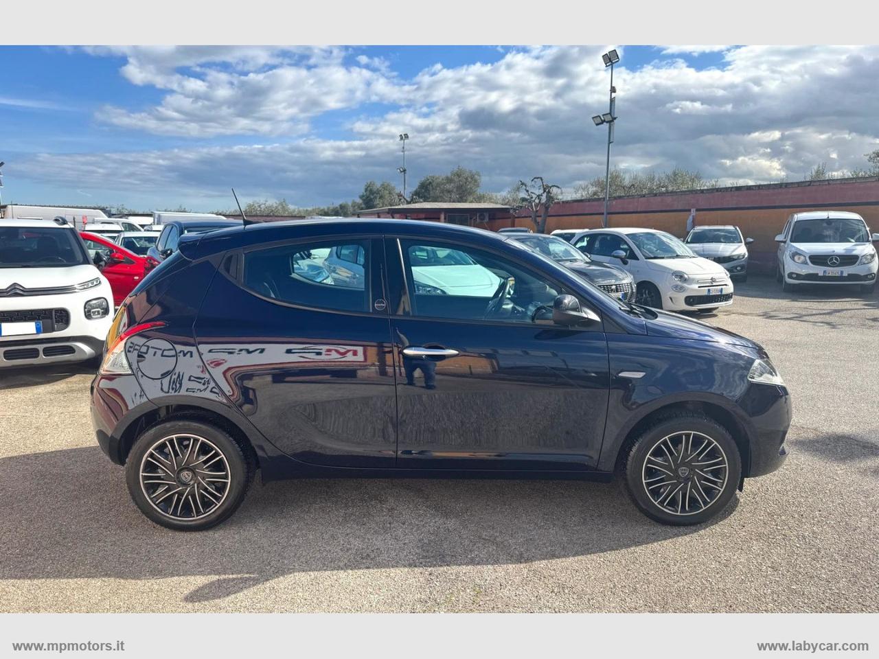 LANCIA YPSILON GOLD 1.0 HYBRID 70CV