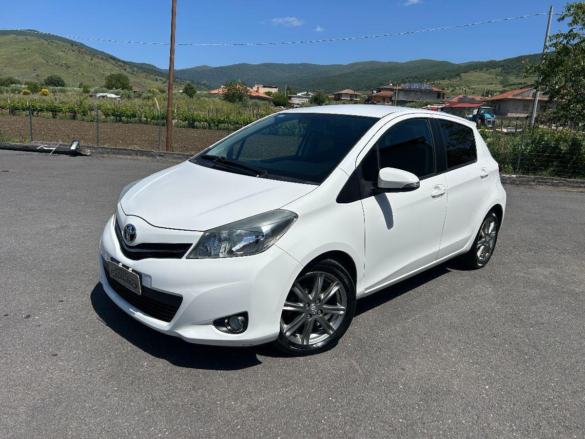 TOYOTA - Yaris - 1.4 D-4D 5p. Lounge NAVI TELECAMERA