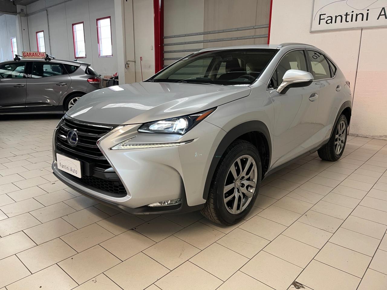 Lexus NX 300h 2.5 Executive 4wd cvt-LEGGI SOTTO