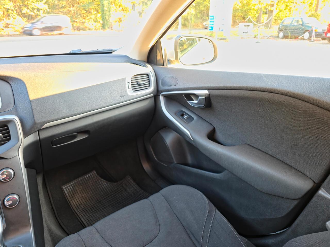 Volvo V40 D4 Momentum CV-120 Automatica E6 NEO 2016