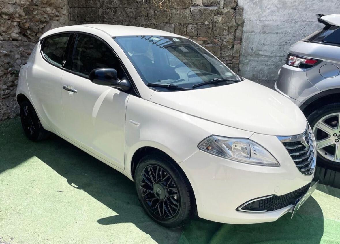Lancia Ypsilon 1.2 69 CV Unyca RATE / FINANZIAMENTI