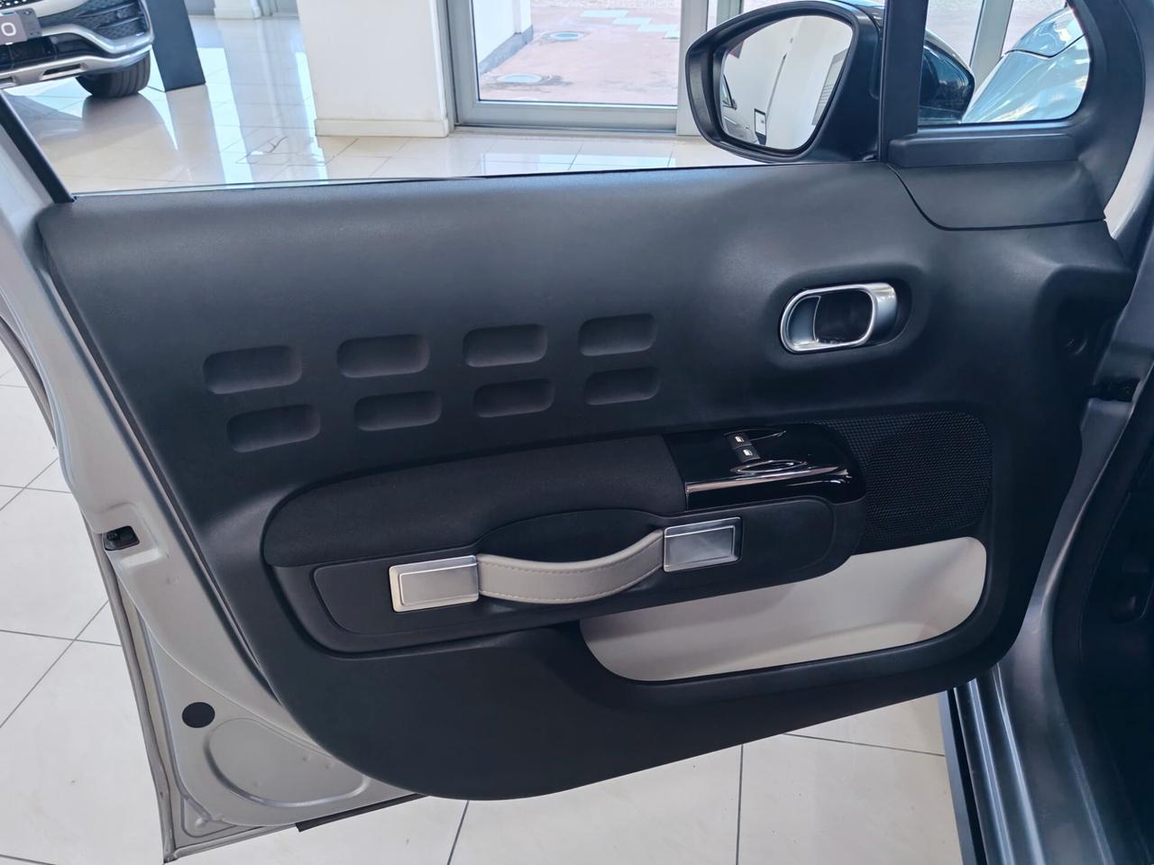 Citroen C3 1.2 83cv Shine 2022
