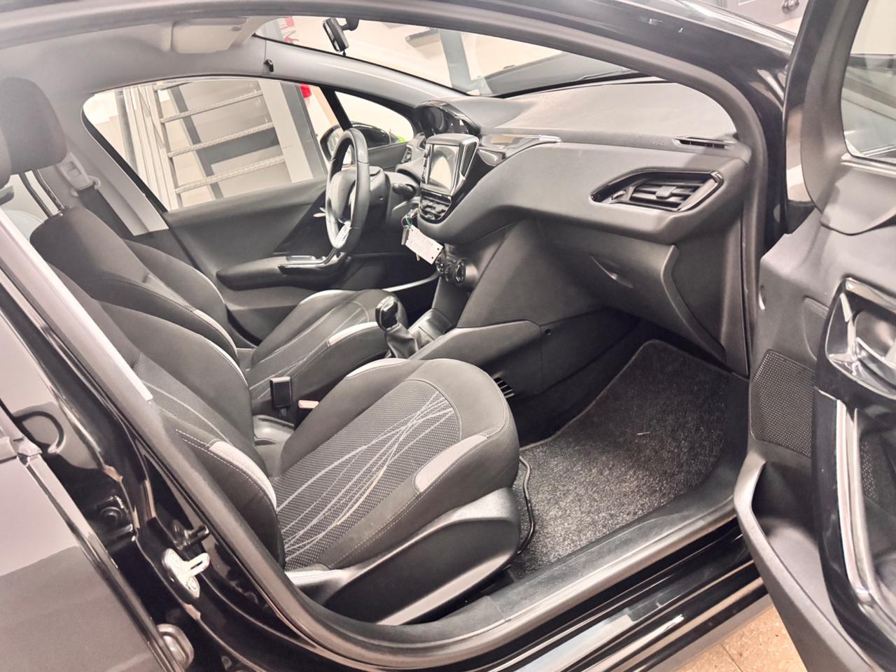 Peugeot 208 1.2 82 Cv 5P. Allure 94.000 Km - 2015