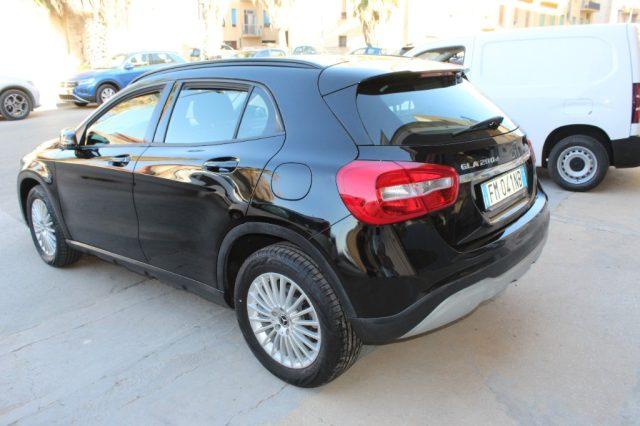 MERCEDES-BENZ GLA 200 d Automatic 4Matic Business