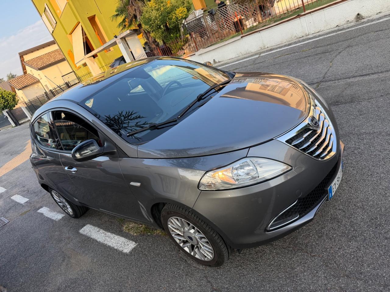Lancia Ypsilon 1.2 69 CV 5 porte Gold