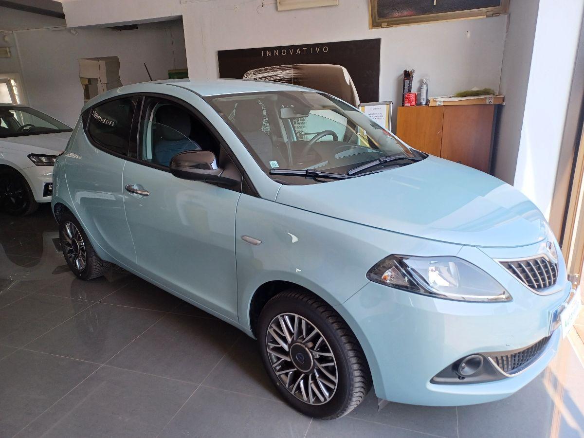 LANCIA - Ypsilon - 1.0 FireFly 5p.S&S Hyb. Platino