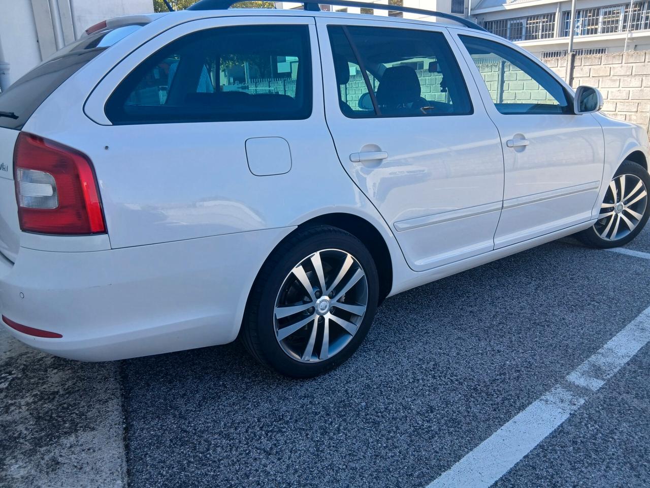 Skoda Octavia 1.6 TDI CR F.AP. Wagon Elegance