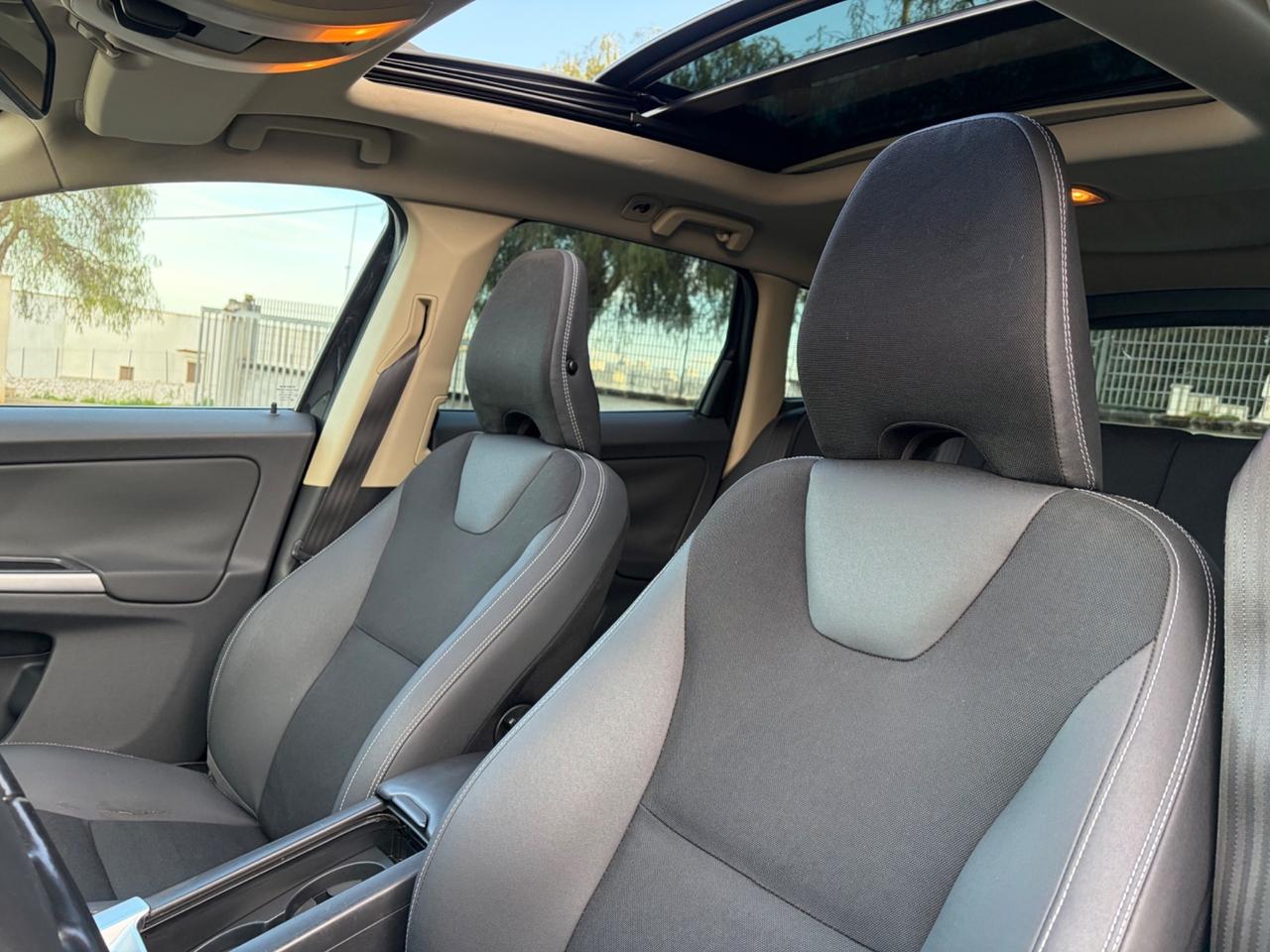 Volvo XC60 2.4 D5 Momentum “Tetto apribile” full optional