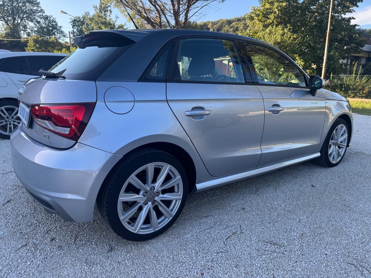 Audi A1 Sportback 1.4 TDI 90Cv S-Line Exterior