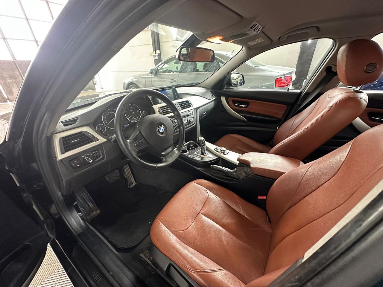 BMW 318d AUTOMATICO Touring Luxury NEOPATENTATI