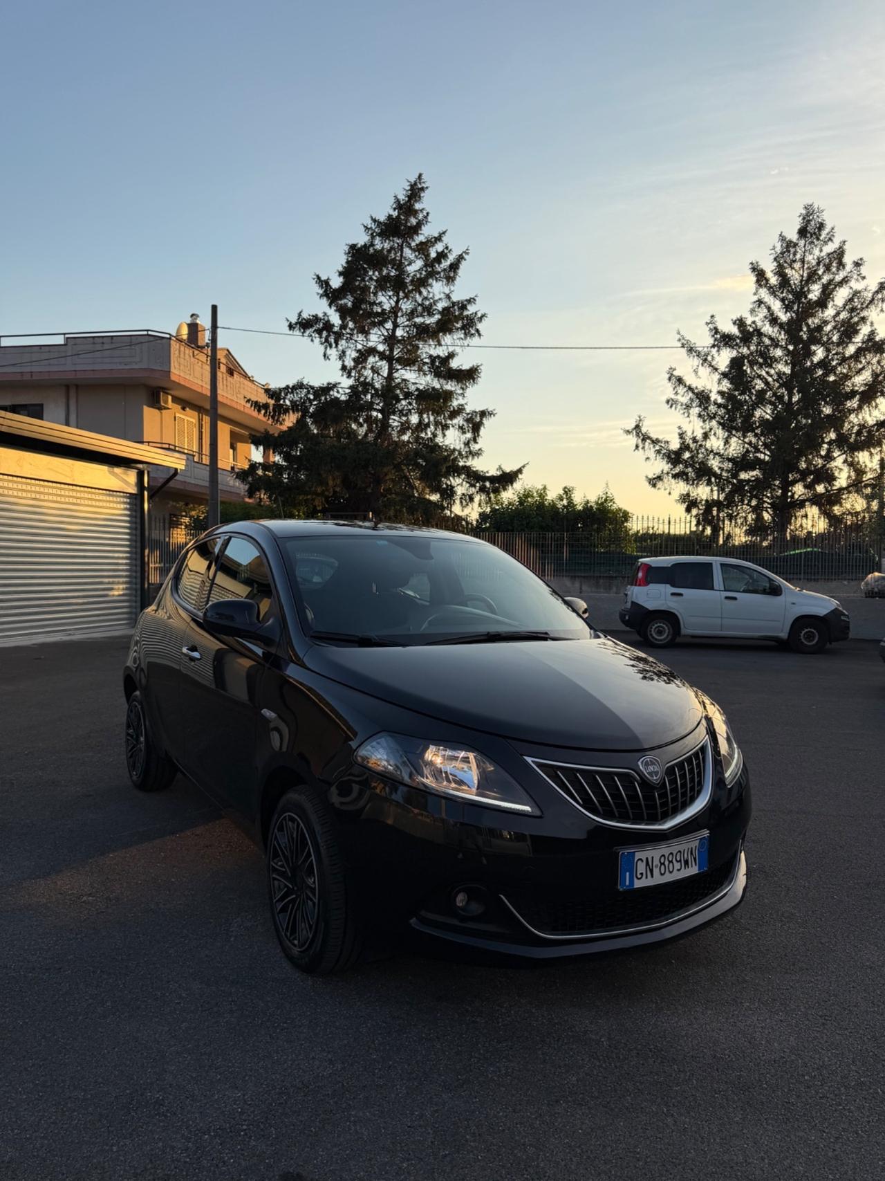 Lancia Ypsilon 1.0 FireFly 5 porte S&S Hybrid Alberta Ferretti