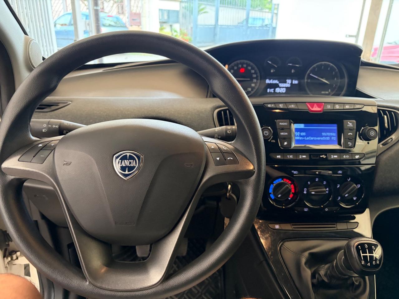 Lancia Ypsilon 1.0 FireFly 5 porte S&S Hybrid Ecochic Gold