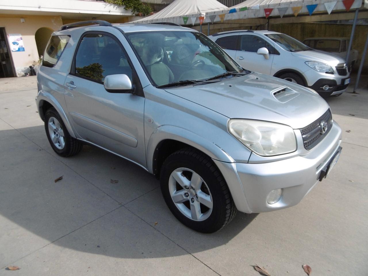 Toyota RAV 4 RAV4 2.0 Tdi D-4D cat 3 porte Sol