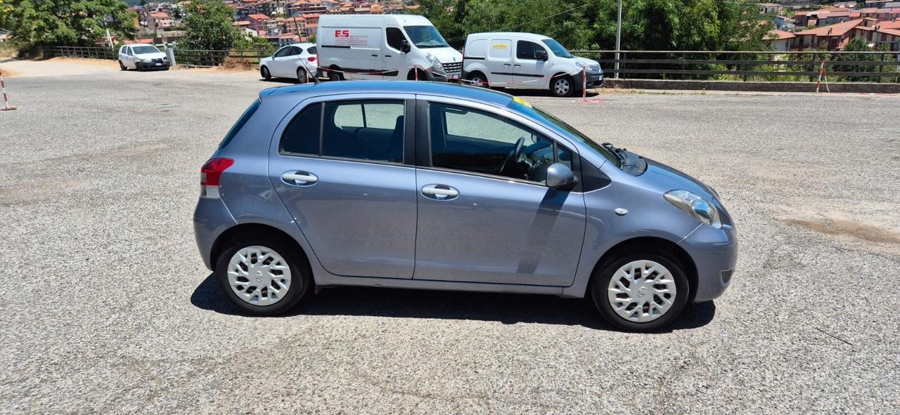 Toyota Yaris 1.0 5 porte Sol-2011-E5 -Ok neopatentati